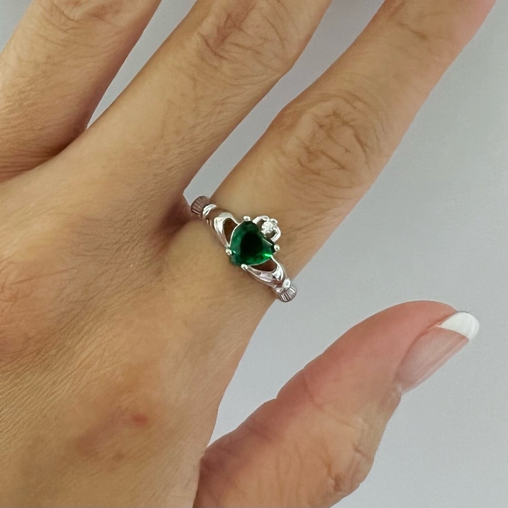 Sterling silver emerald stone claddagh ring, claddagh ring, emerald ring, Celtic
